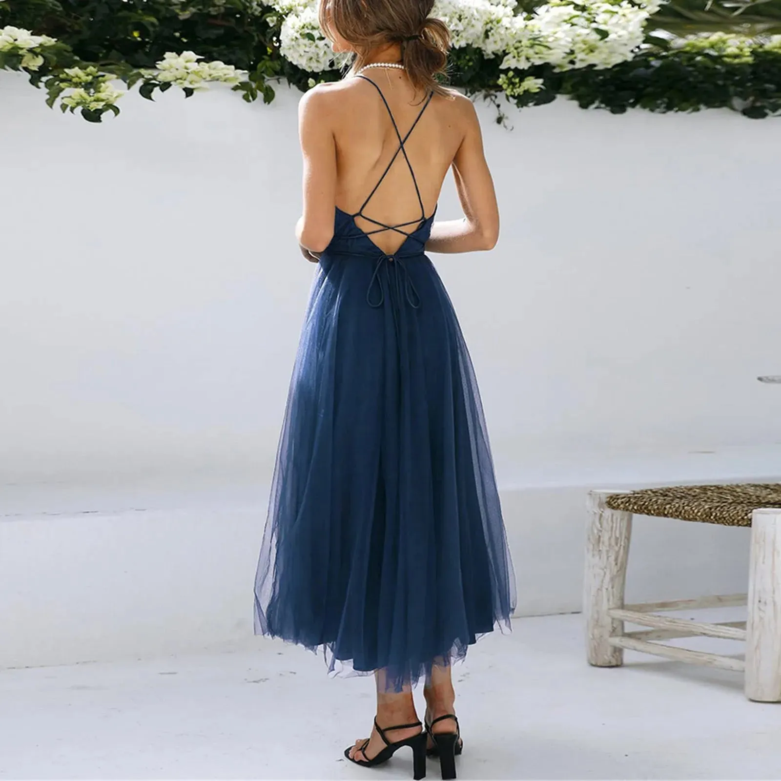 2024 Lace-Up Empire Waist Deep V-Neck Backless Tulle Bridesmaid Midi Dress