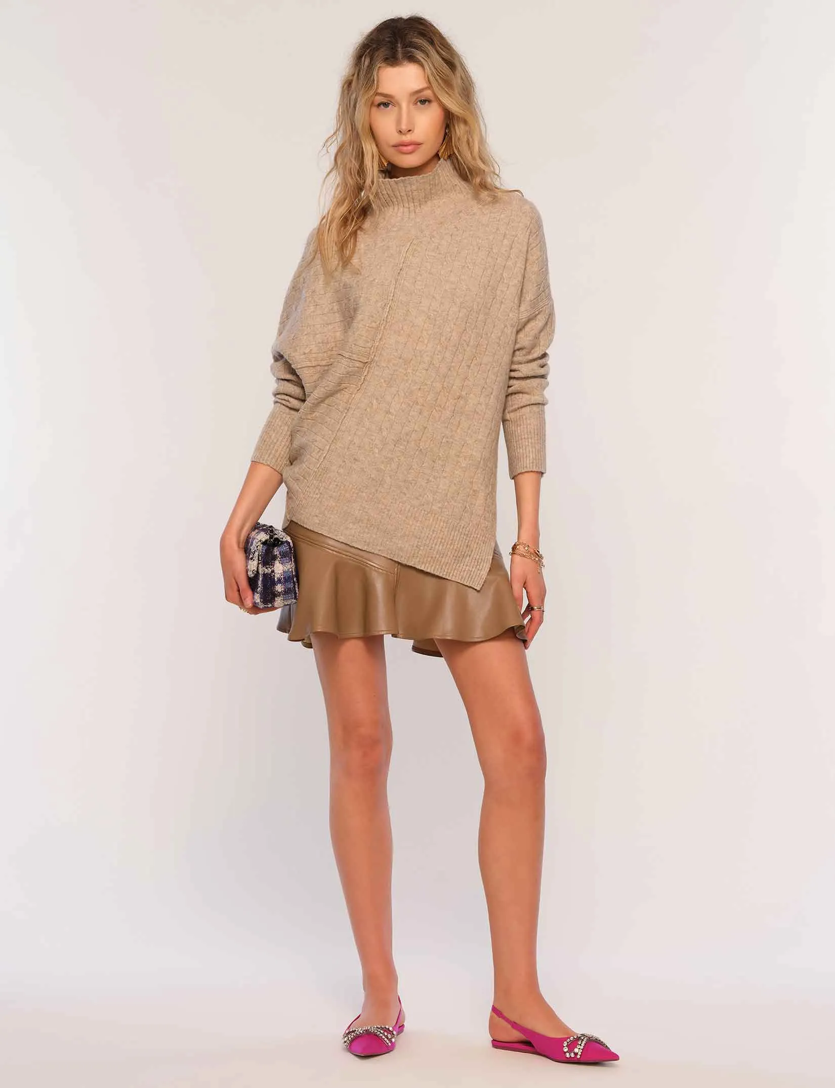 amia sweater