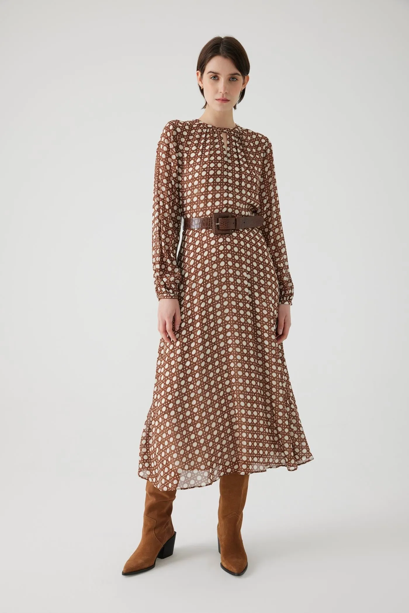 Basket Patterned Chiffon Waist Fitted Brown Midi Dress with Belt