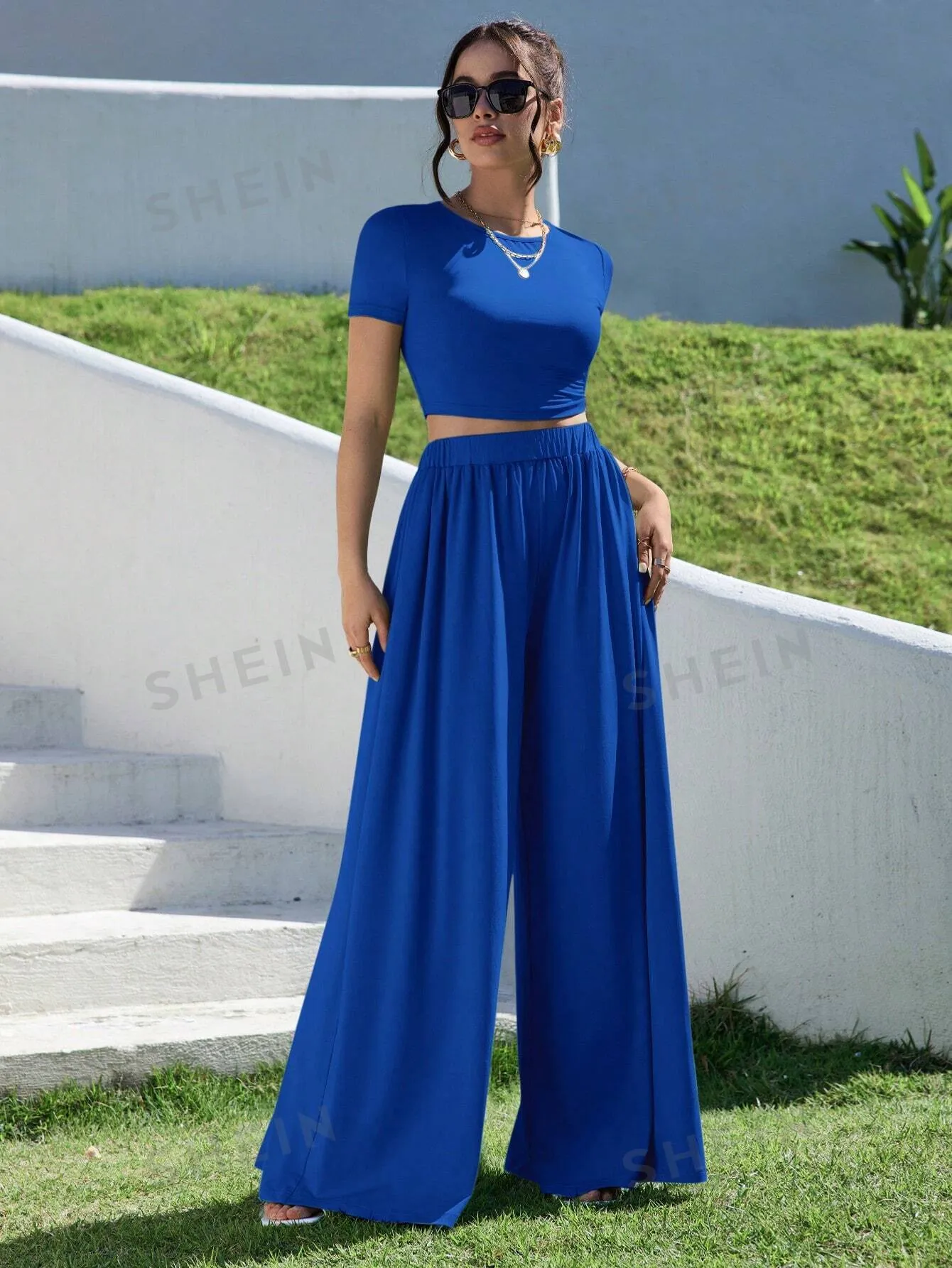 Short sleeve tee & wide leg pants in blue