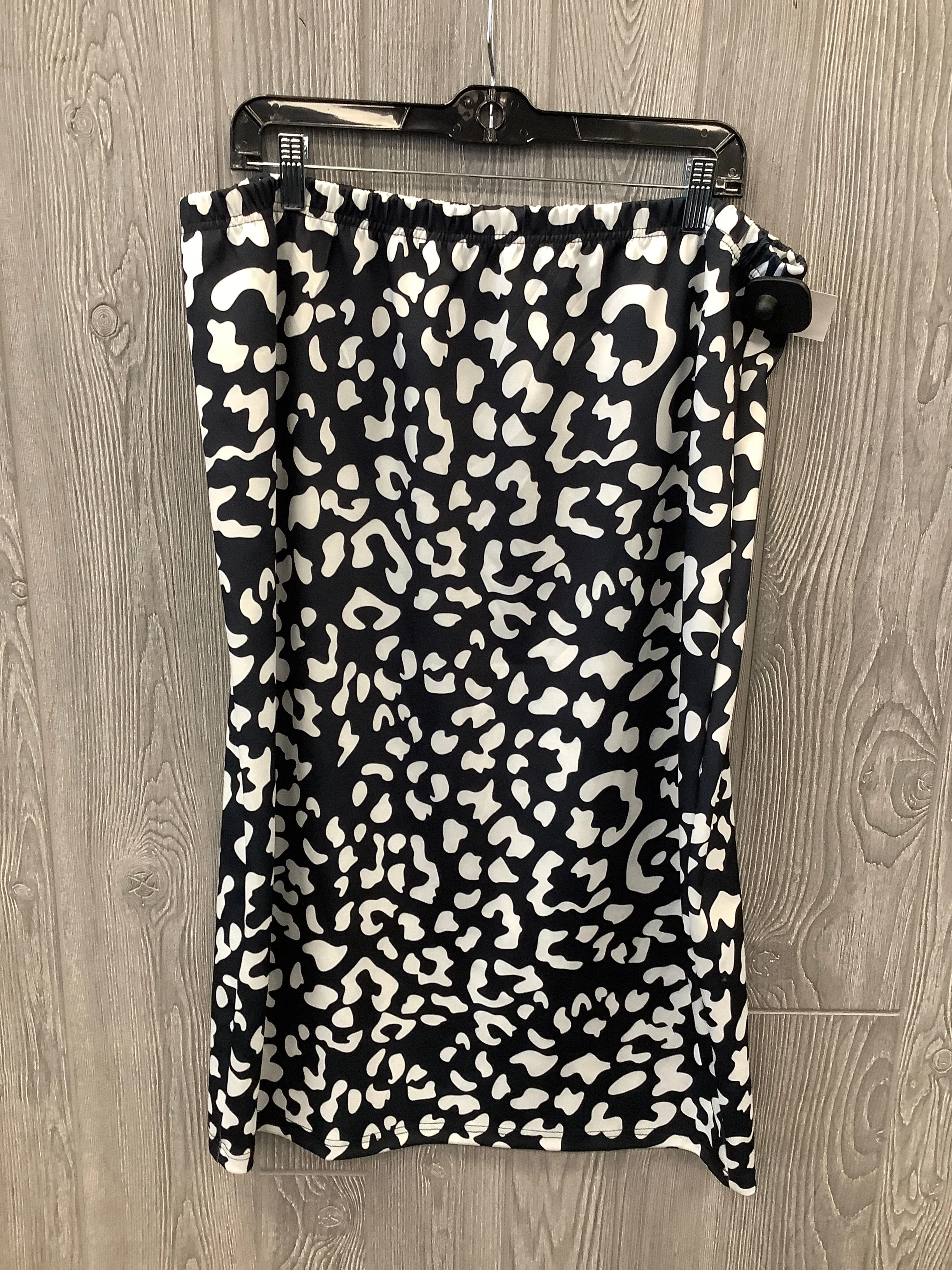 Skirt Midi By Clothes Mentor In Black & White, Size: 3x