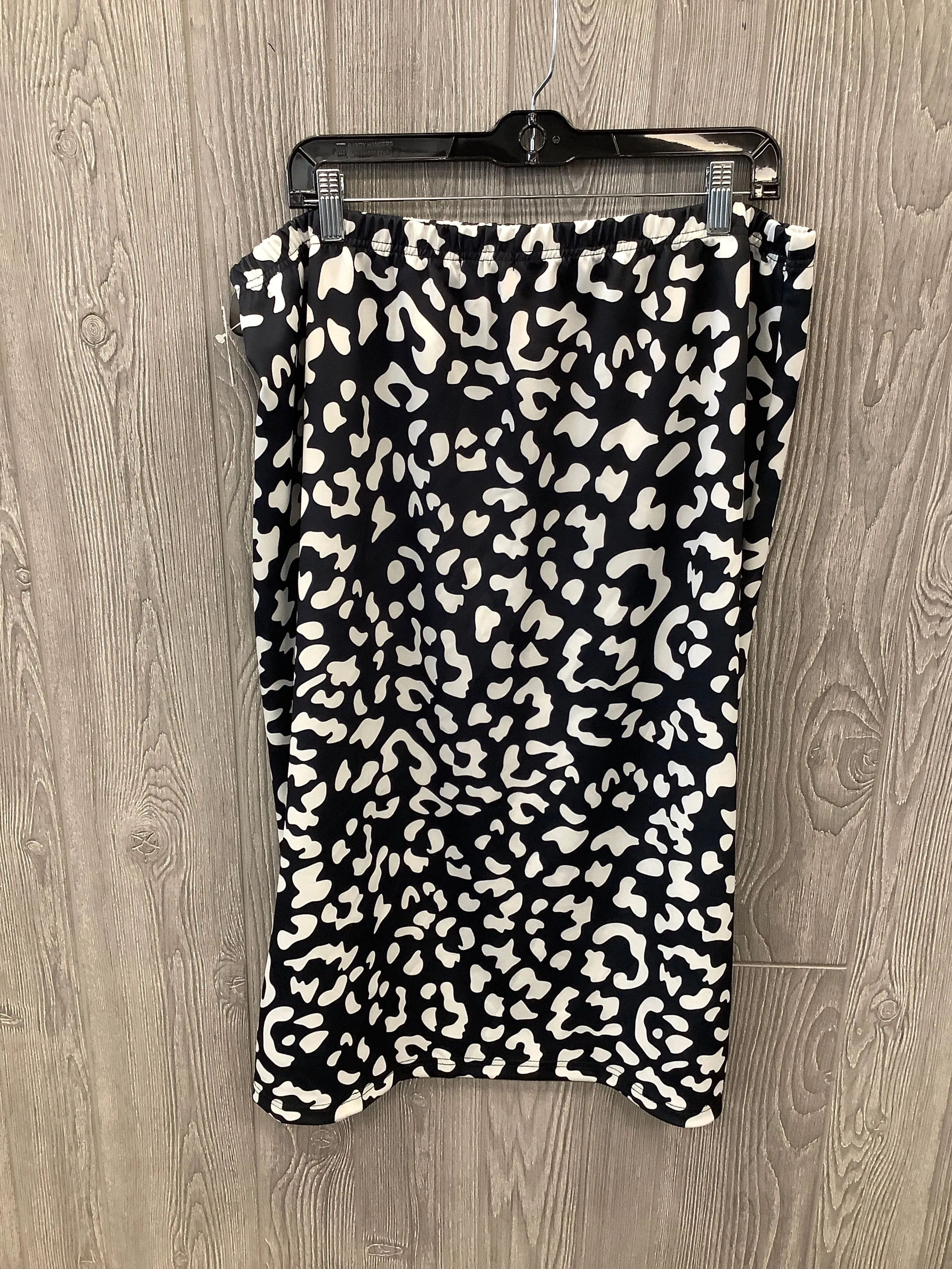 Skirt Midi By Clothes Mentor In Black & White, Size: 3x