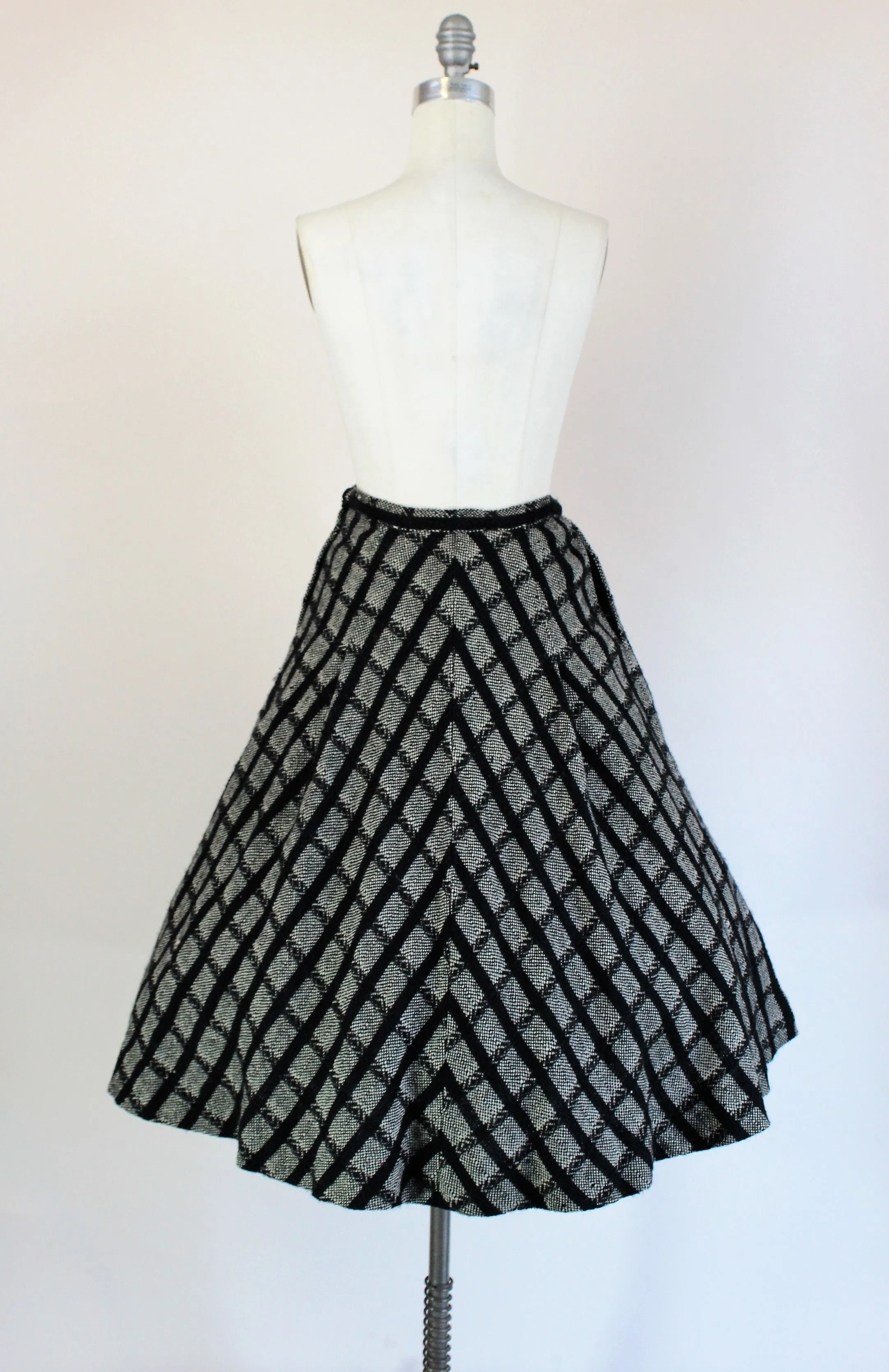 Vintage 1950s Black And White Wool Nelly De Grab Full Circle Skirt With Pocket