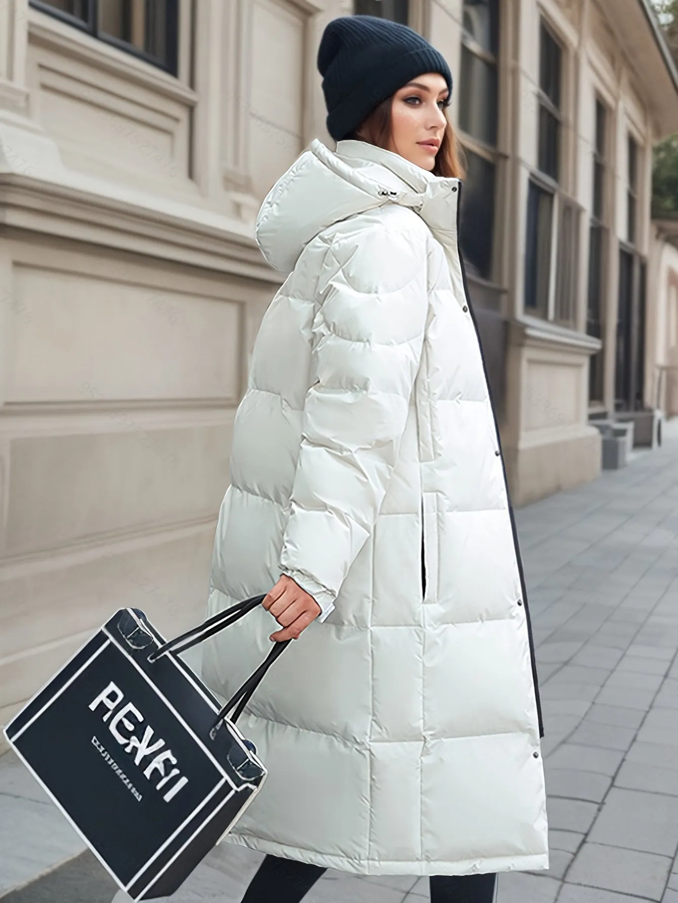 Women's Stylish Long Down Coat with Hood and Padding | Ideal for Autumn/Winter