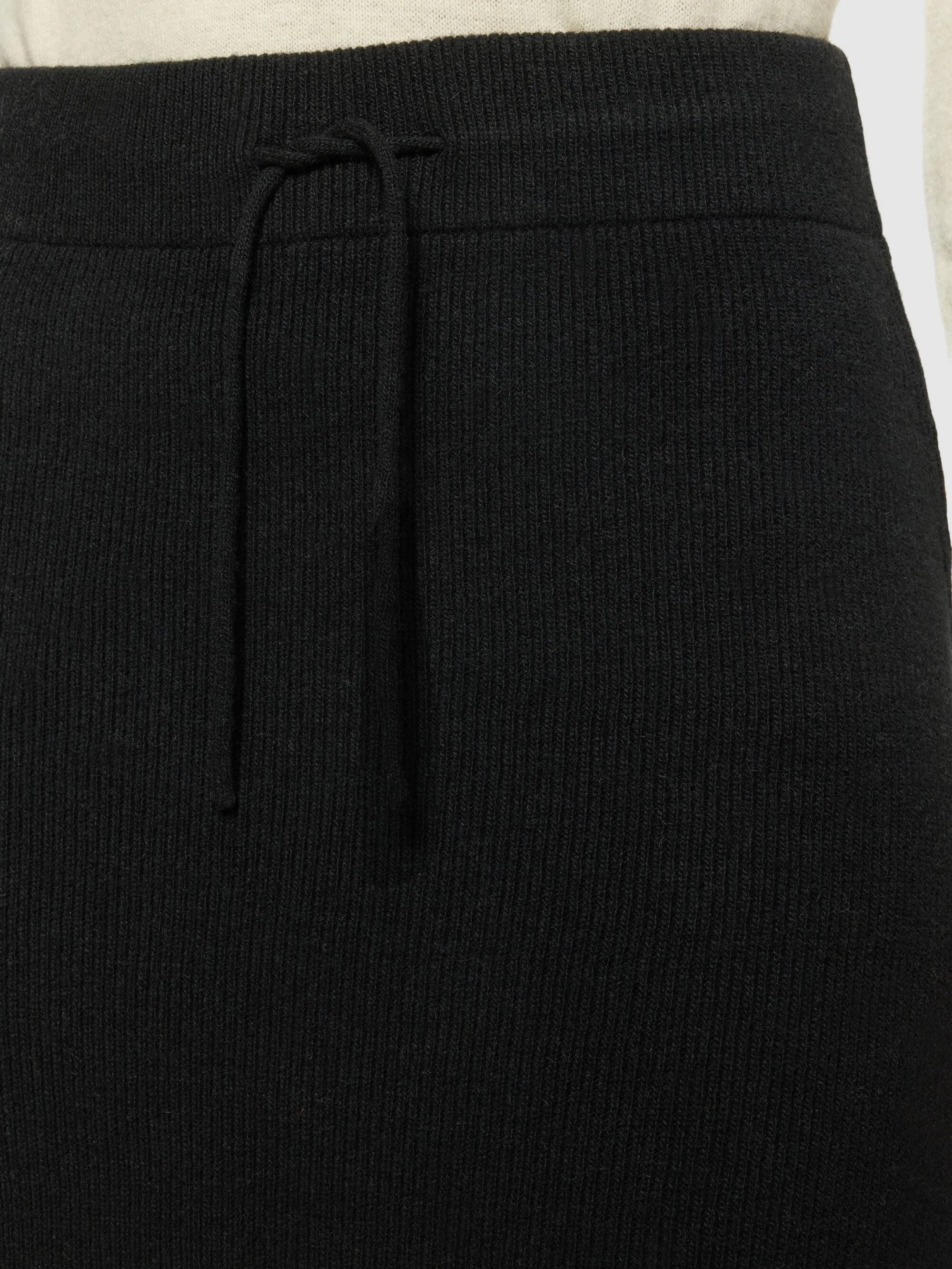 Wool midth lengt rib knit skirt - Black Jet