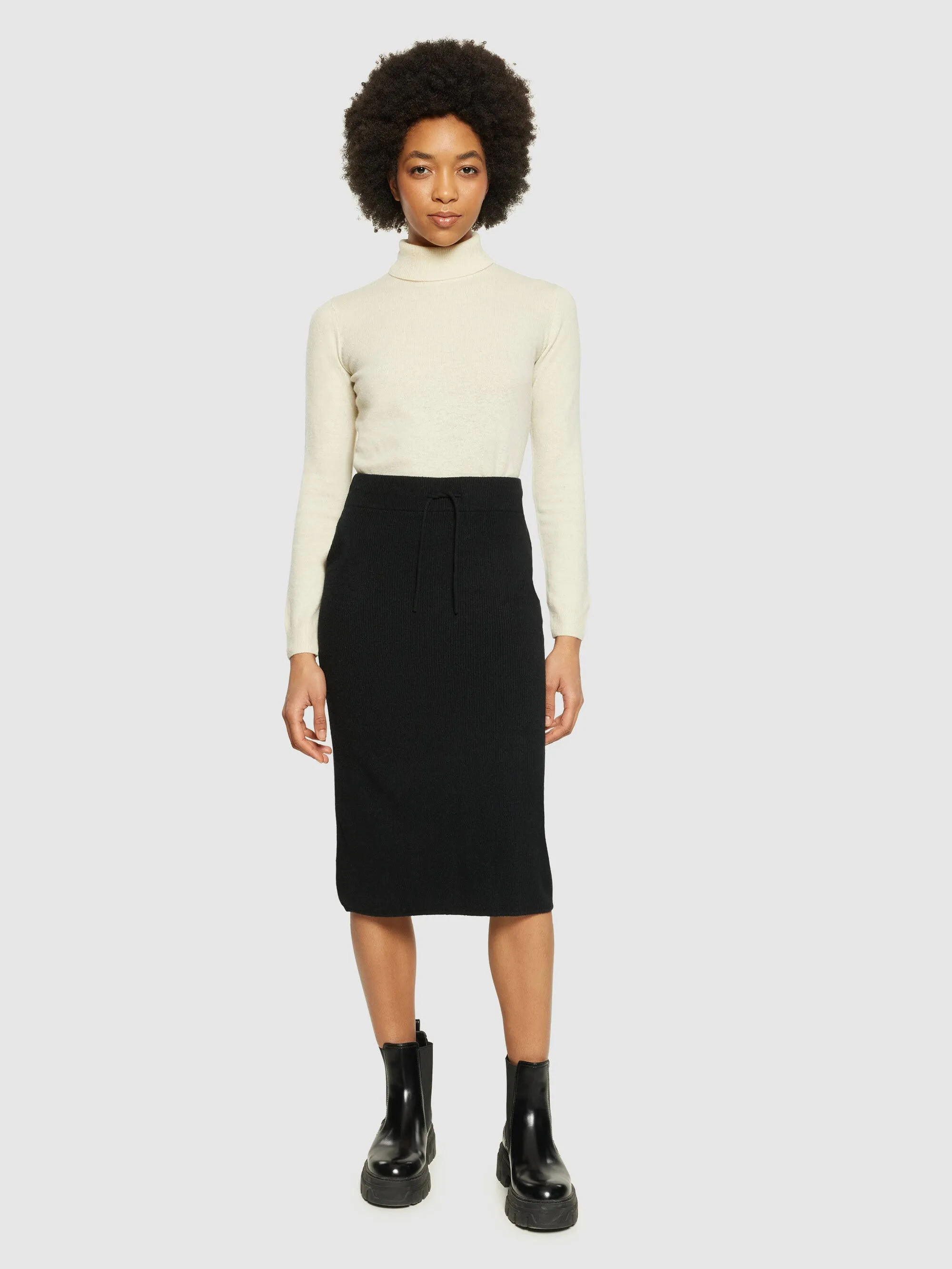 Wool midth lengt rib knit skirt - Black Jet